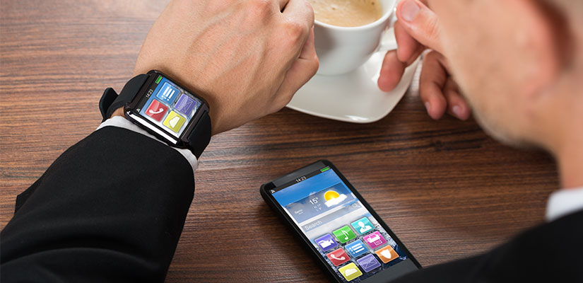 Smartwatch o pulsera de actividad, ¿cuál elijo?